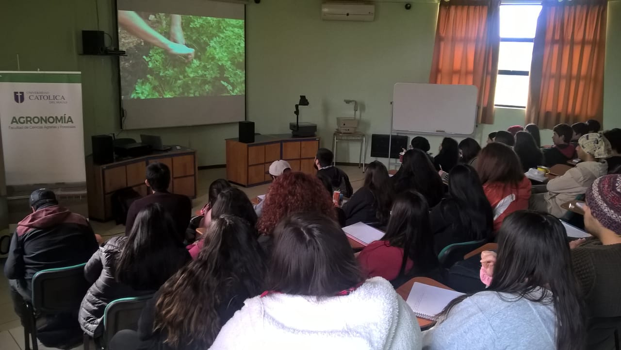 Visionado documental en Universidad Católica del Maule
