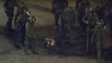 Fiscalía busca cerrar investigación a siete carabineros acusados de torturar a joven durante el estallido social. Moisés Órdenes